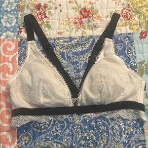 Victoria’s Secret Pink Lace Bralette with Black Straps Size Small